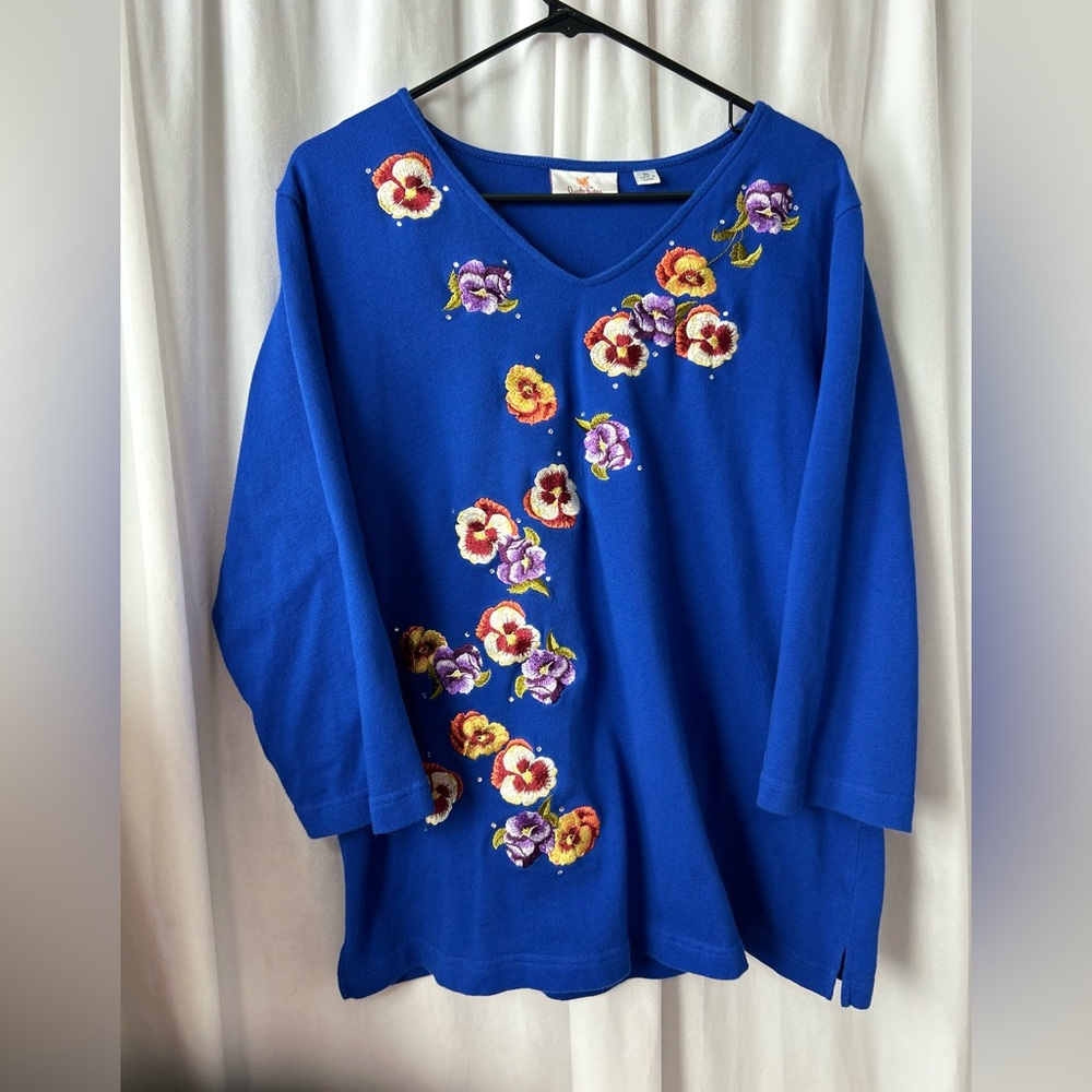 VTG Quacker Factory XL blue floral embroidered tunic sweater